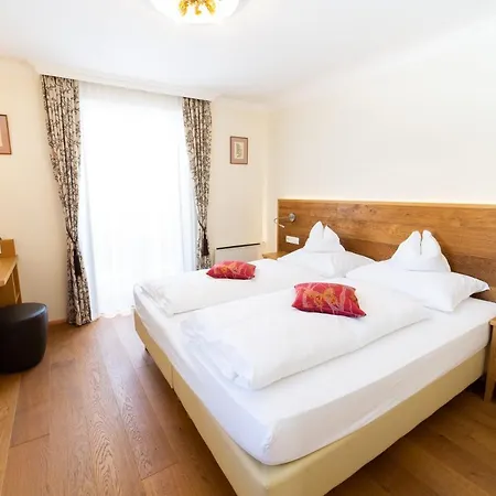 Hirschenau Aparthotel 4*