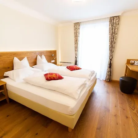 Hirschenau Aparthotel 4*